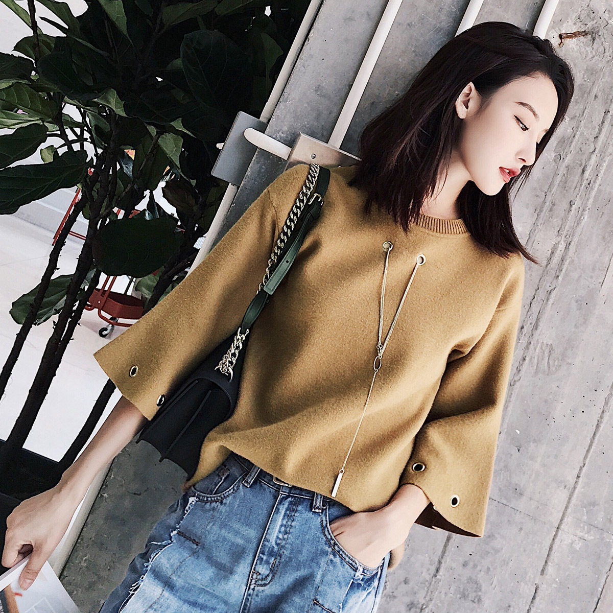 2017秋装新款链条装饰卡其色气质时尚七分喇叭袖外穿套头针织衫女