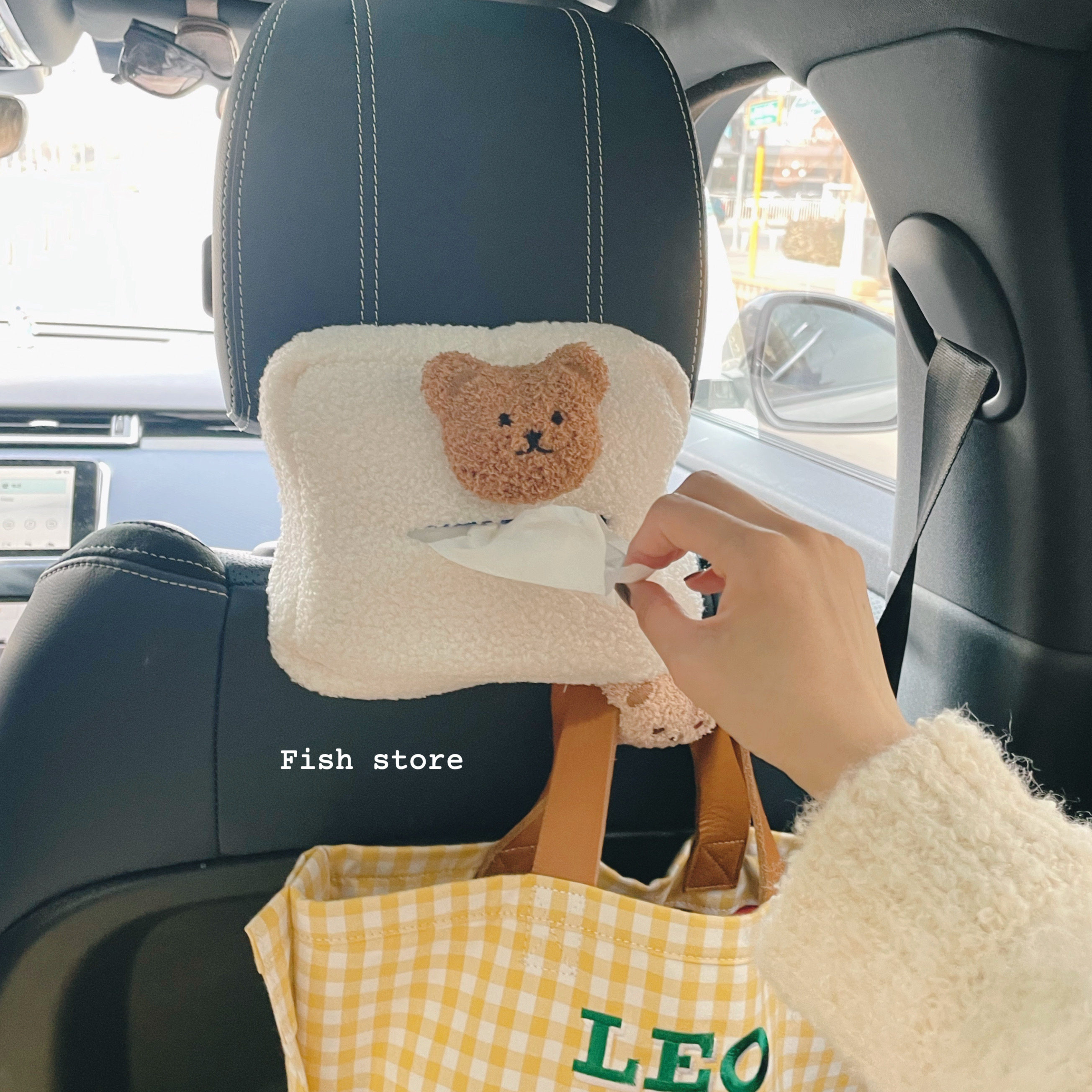 *Fish store*Cute plush bear tissue sleeve with portable tissue for use