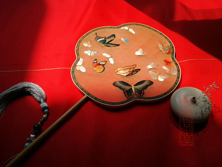 Rental (Infatuation Division) Embroidered Butterfly Suzhou Embroidery Special-shaped Double-sided Embroidered Long-handled Round Fan Palace Fan 1P0068