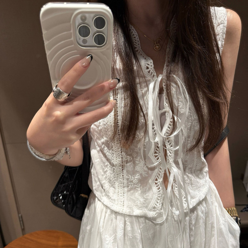 French White Lace Shirt for Women 2025 Summer New Korean Style Sweet Embroidered V Neck Sleeveless Lace-Up Top