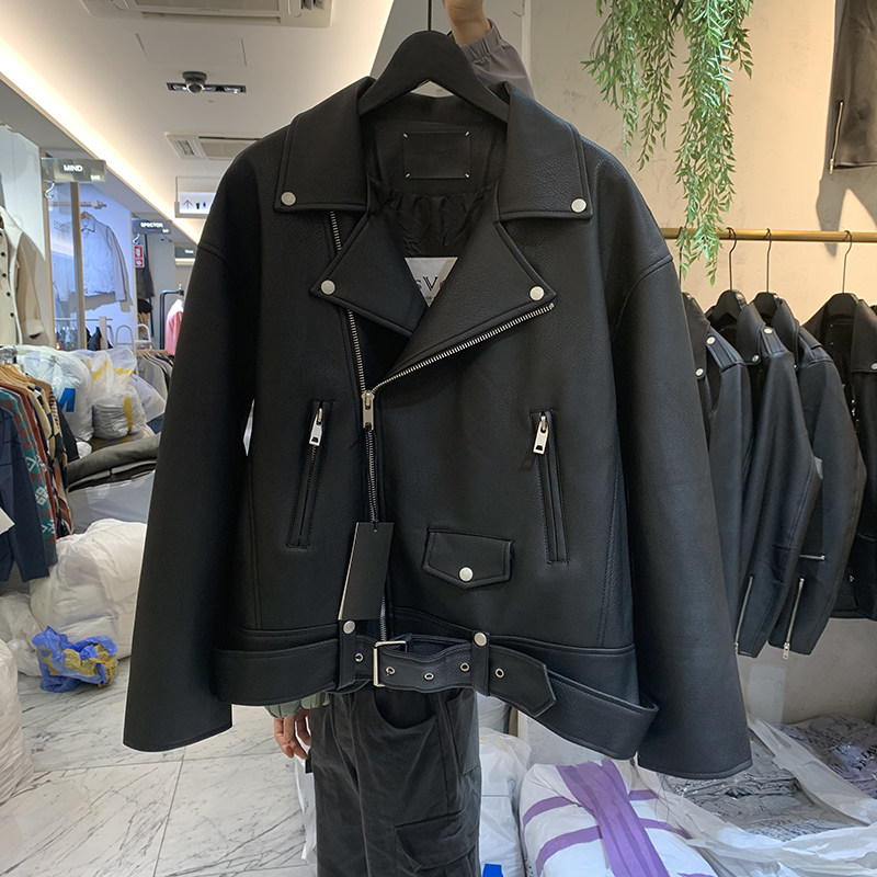 APM Korea Dongdaemun men's PU texture personality dislocation zipper lapel short leather jacket jacket autumn