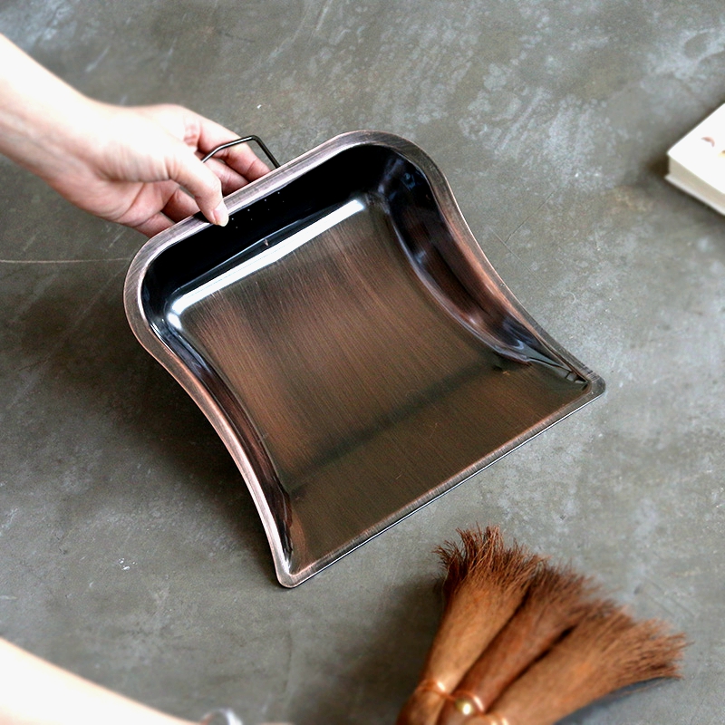At the beginning of the art retro garbage shovel garbage bucket iron dustpan single hanging ring desktop small garbage shovel household pick