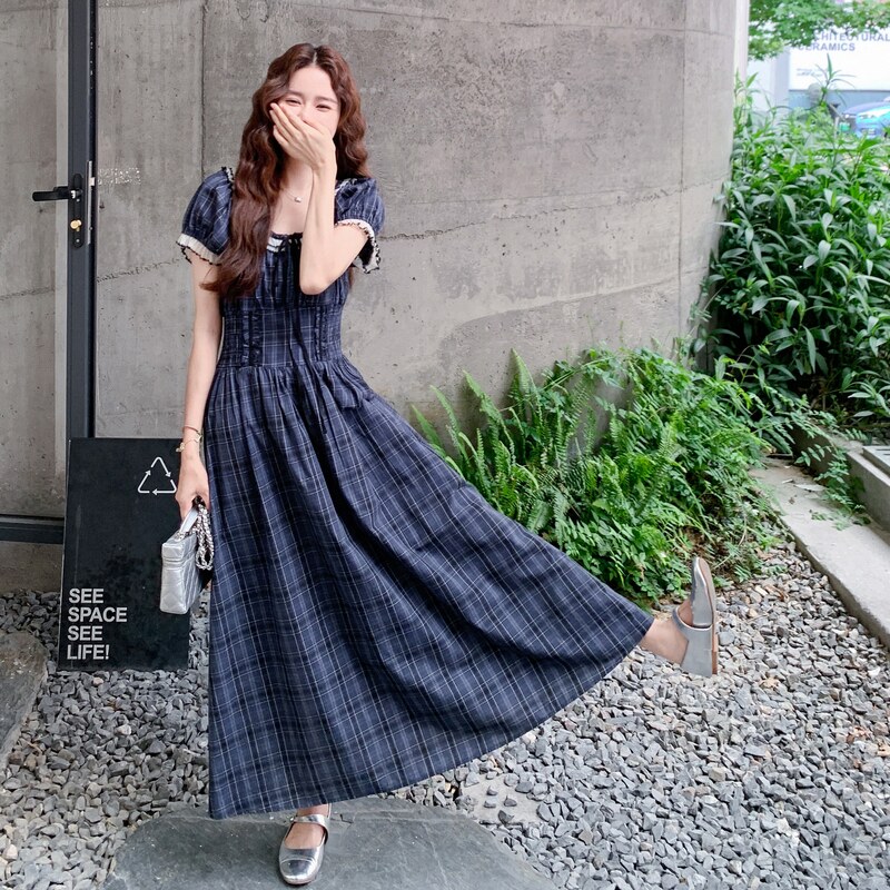 蓝色复古格子连衣裙女2025夏季新款法式文艺风气质显瘦泡泡袖长裙图片