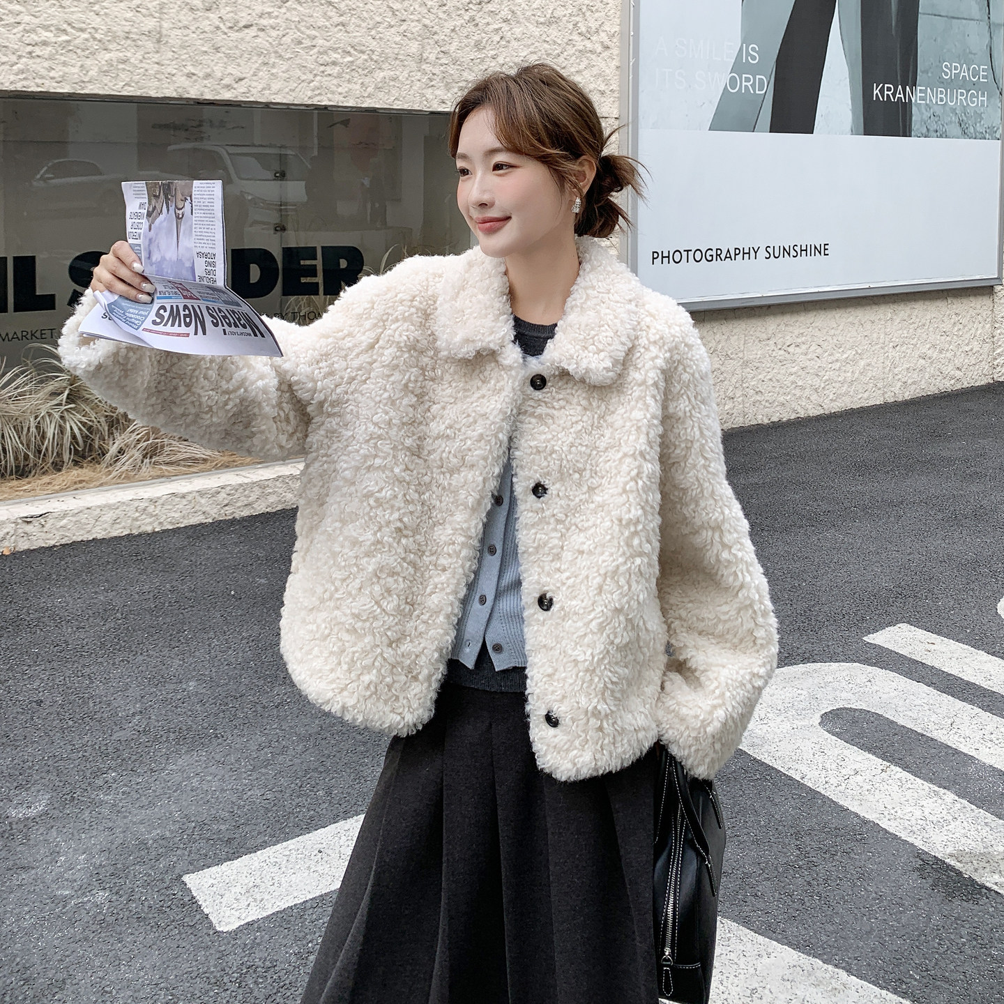 韩版宽松显瘦百搭加厚保暖羊羔毛外套女秋冬新款翻领皮毛一体大衣图片