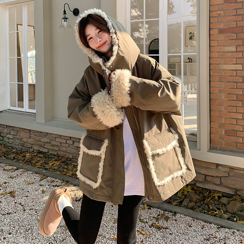 军绿色羊羔毛工装羽绒服派克服女冬季2025新款高级感流行小个子,女装羽绒服,2C203