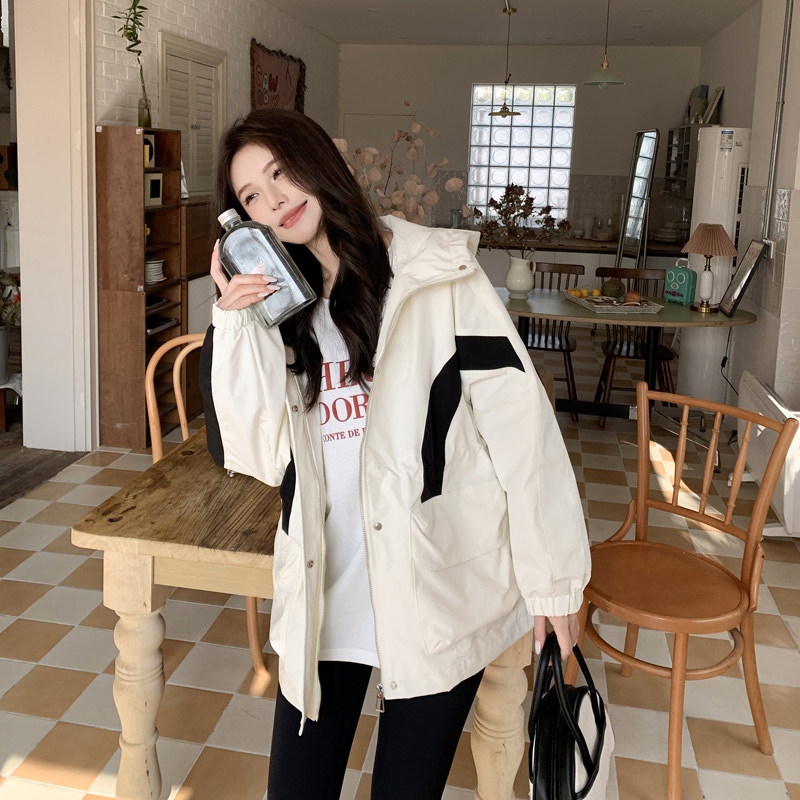 黑白拼色户外短款连帽冲锋衣外套女春秋超火好看高级小众夹克上衣图片