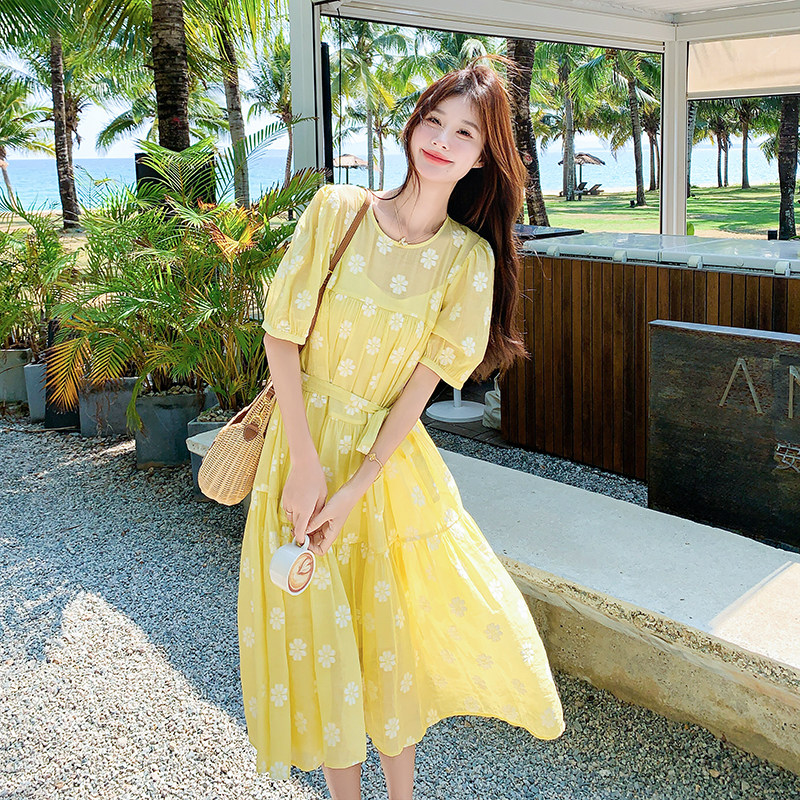 设计感黄色绣花连衣裙女2025新款夏季法式温柔风气质收腰初恋长裙,女装连衣裙,2D009