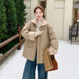 卡其色羊羔毛拼接派克羽绒服女冬季大翻领白鸭绒加厚保暖收腰外套，女装羽绒服，2C166