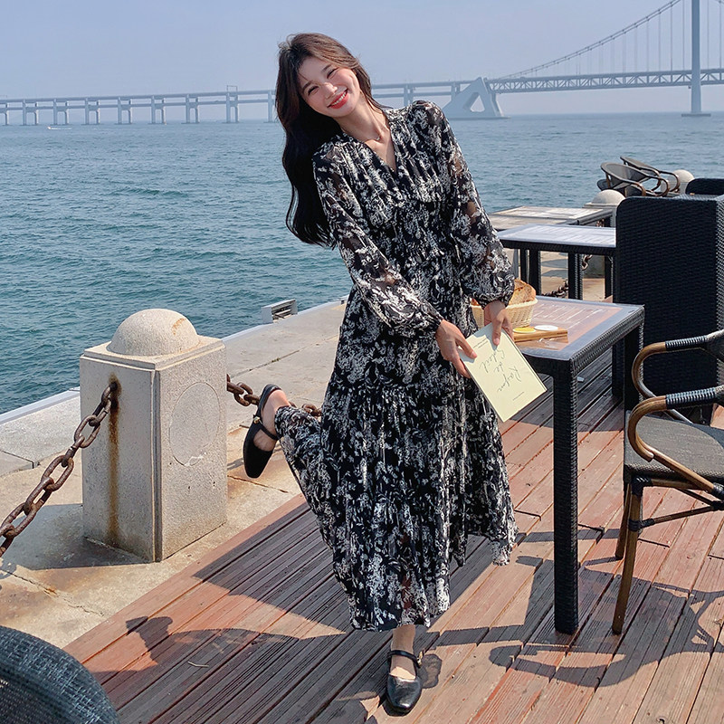法式减龄收腰V领碎花连衣裙女春秋2025新款流行爆款漂亮洋气长裙,女装连衣裙,2C375