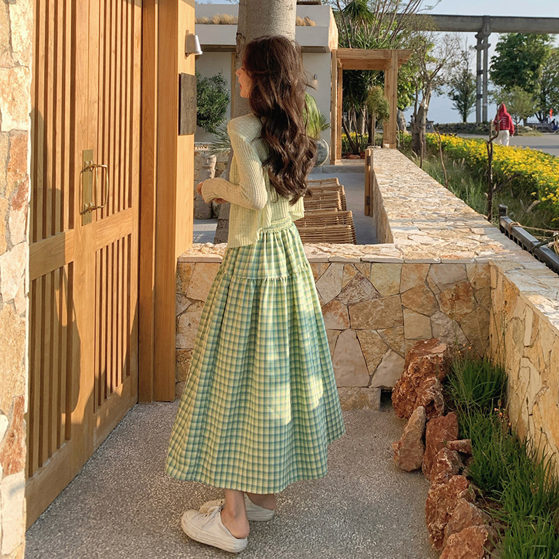 绿色甜妹绝美针织开衫格子吊带长裙女夏新款森系别致两件套连衣裙,女装连衣裙,2C166