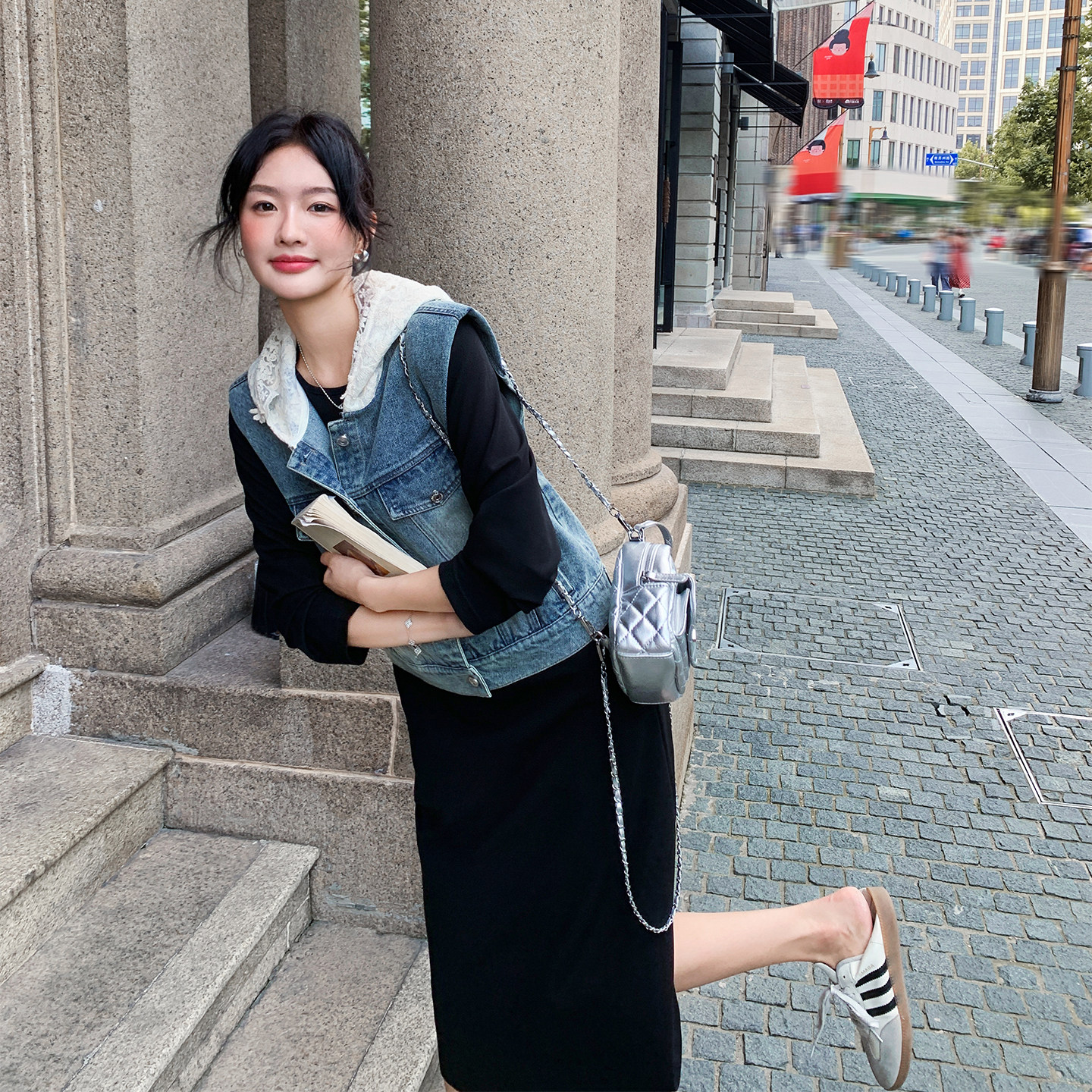 复古休闲连帽牛仔马甲黑色T恤连衣裙套装女春秋2025新款减龄裙子图片