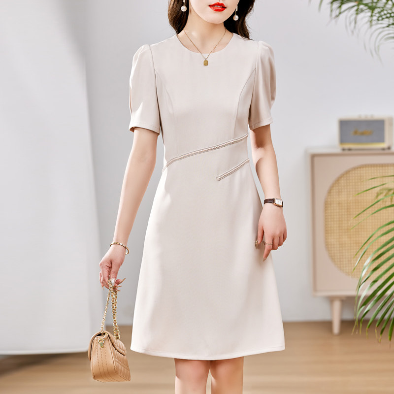 时尚连衣裙2025年夏季新款钉珠收腰显瘦女人味时尚百搭裙子,女装连衣裙,唯婧