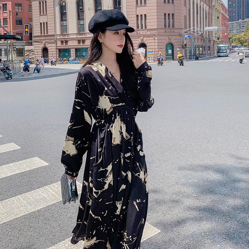 法式复古印花V领连衣裙女2025年春季新款气质女神范收腰显瘦长裙,女装连衣裙,2C085