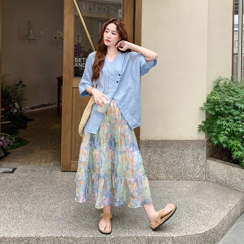 蓝色不规则短袖衬衫套装裙女夏季新款松弛感减龄碎花半身裙两件套图片