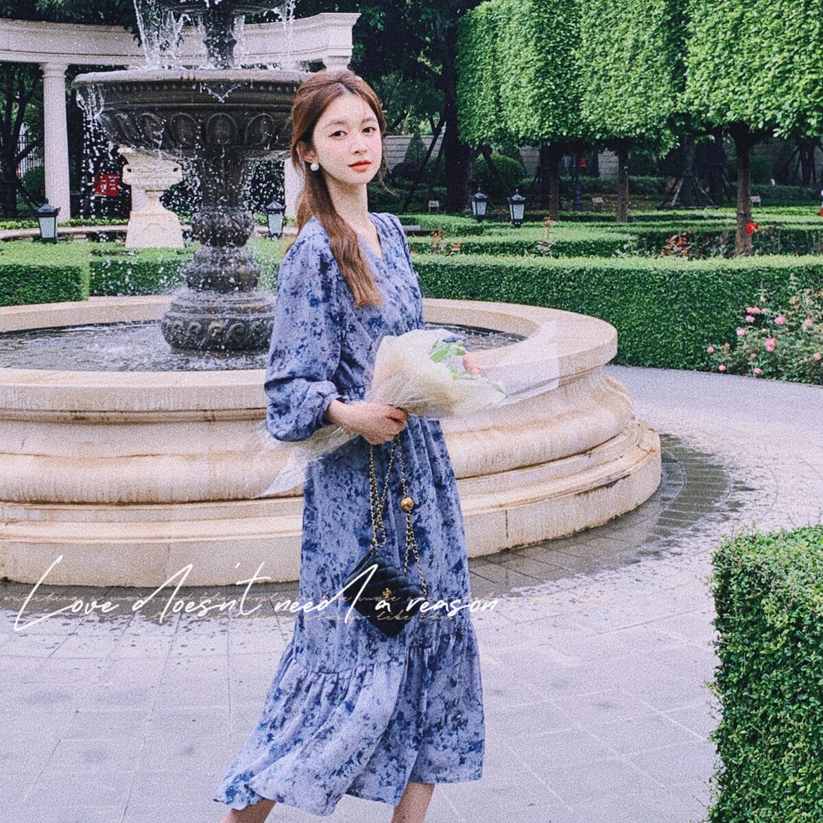 法式气质V领碎花连衣裙女2024秋季新款女神范收腰显瘦长袖茶歇裙图片