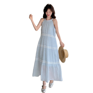 甜美蓝色挂脖无袖露肩吊带连衣裙女夏2025新款减龄长裙少女风穿搭图片