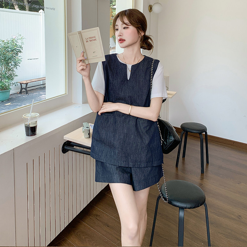 深蓝色复古牛仔套装女2025夏季新款一整套休闲马甲T恤短裤三件套图片