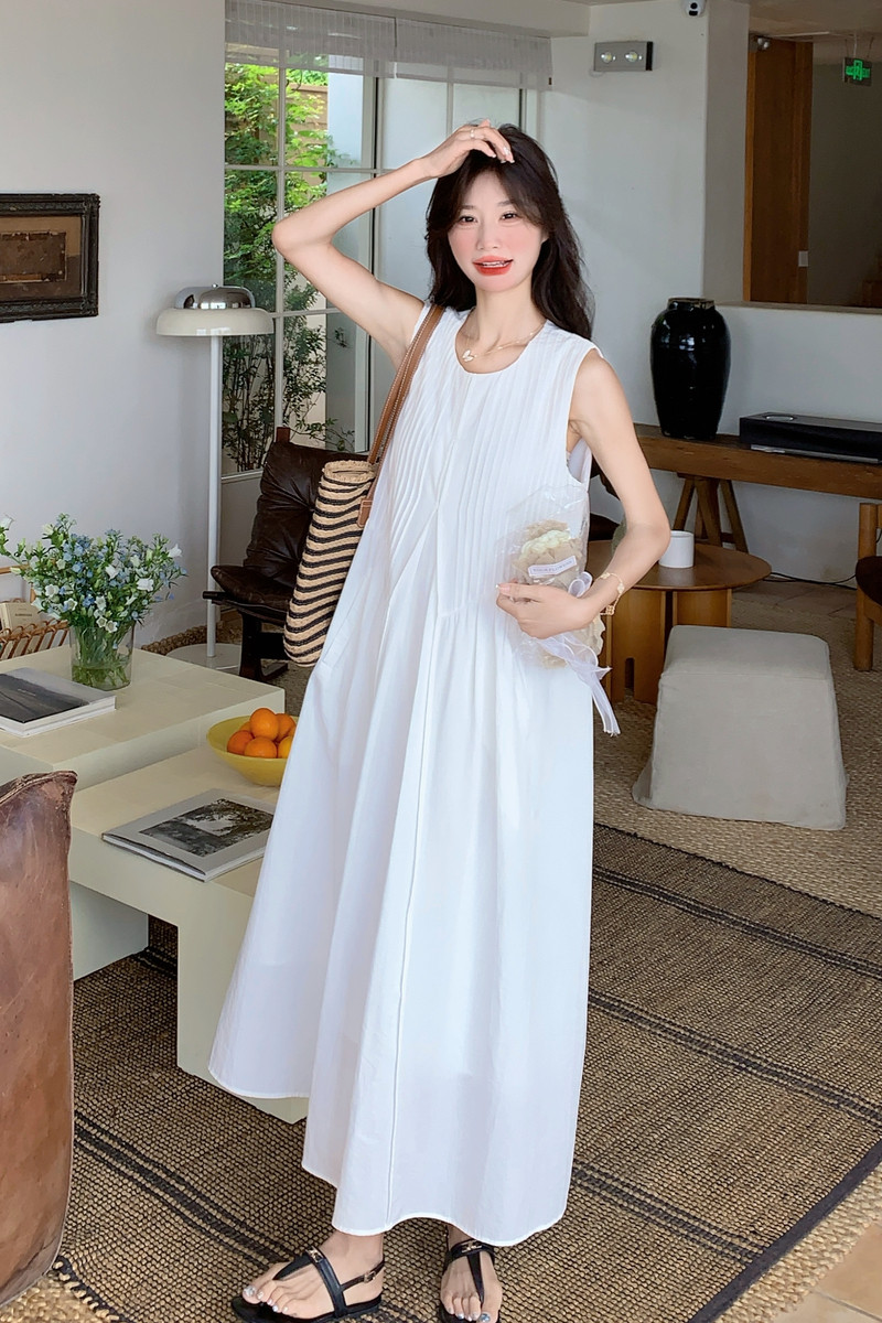 2025夏季新款设计感后边镂空无袖连衣裙女褶皱收腰显瘦背心裙长裙,女装连衣裙,2C012