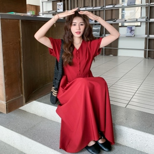 法式复古红色连衣裙女2025夏季新款气质收腰宽松V领海边度假长裙图片