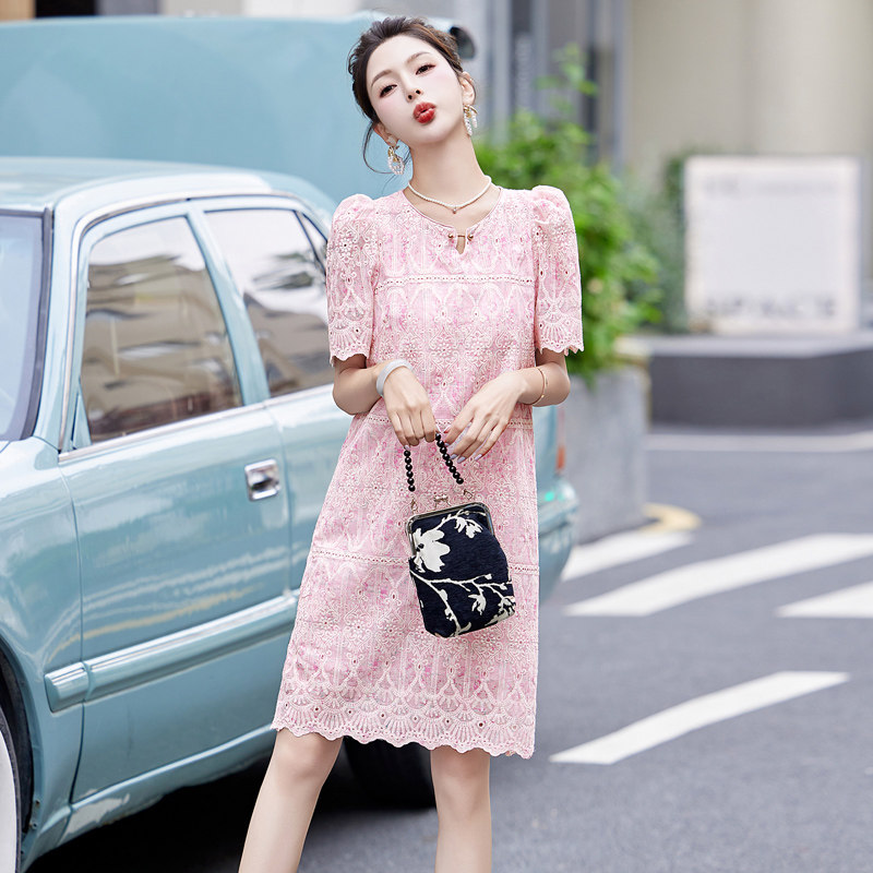 2025新款夏装V领泡泡袖显瘦减龄蕾丝镂空刺绣连衣裙,女装连衣裙,丽莎妳雅