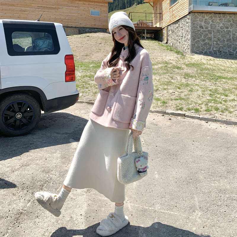 粉色国风盘扣重工刺绣双面羊毛呢子外套女秋冬2025新款新中式短款,女装羊绒大衣,2C230