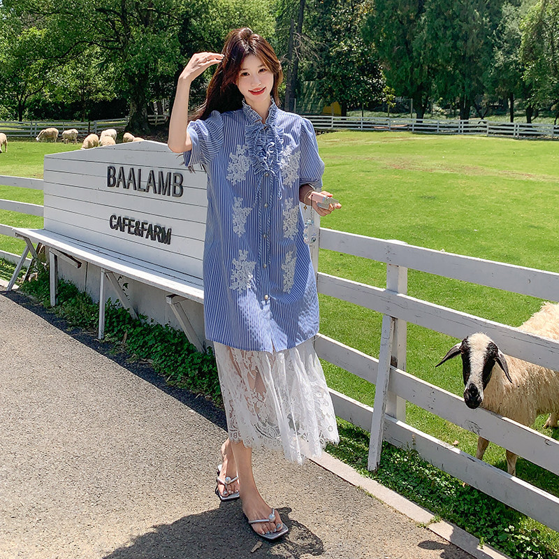 温柔系穿搭蓝色条纹刺绣衬衫裙套装女夏新款显瘦蕾丝吊带裙两件套,女装套装/套裙,2D078