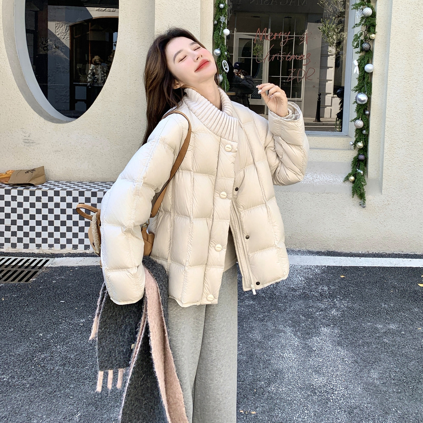 韩系白色针织立领羽绒服女冬新款超火好看高级小众保暖加厚短外套,女装羽绒服,2C012