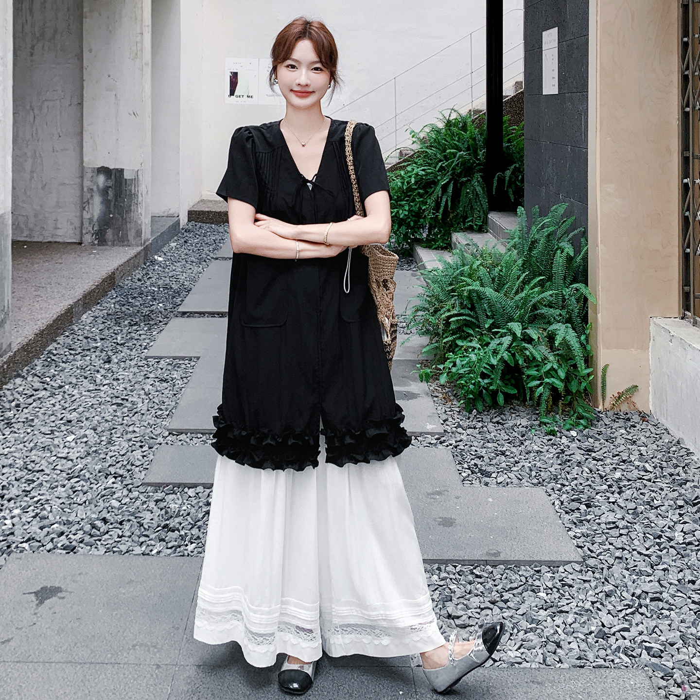 设计感木耳边v领上衣阔腿裤两件套女夏季2025新款小个子宽松套装,女装连衣裙,2D008