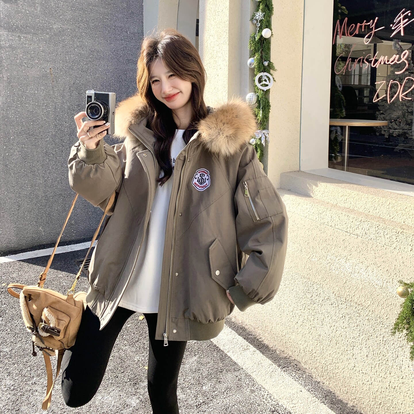 美式工装风毛领派克服女冬季保暖连帽外套军绿色加厚高级感羽绒服,女装羽绒服,2C166