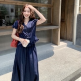 藏青色