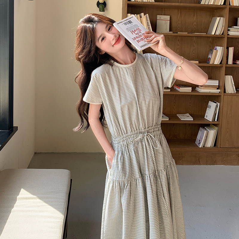 文艺范浅灰色格纹连衣裙女2025夏新款法式休闲减龄甜美收腰A字裙,女装连衣裙,2C326