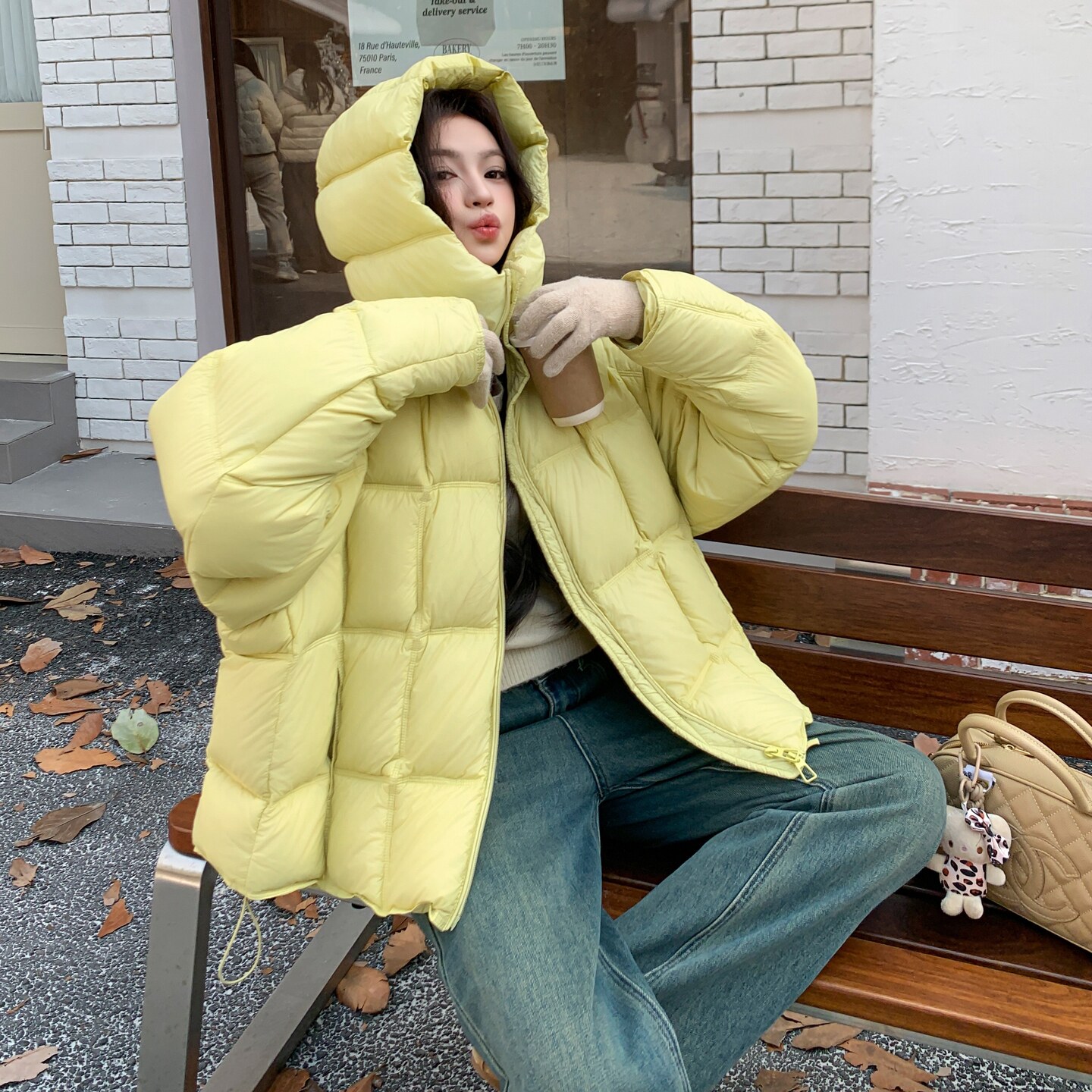 云朵泡芙羽绒服女2025冬季新款短款连帽宽松面包服黄色立领外套,女装羽绒服,2C177