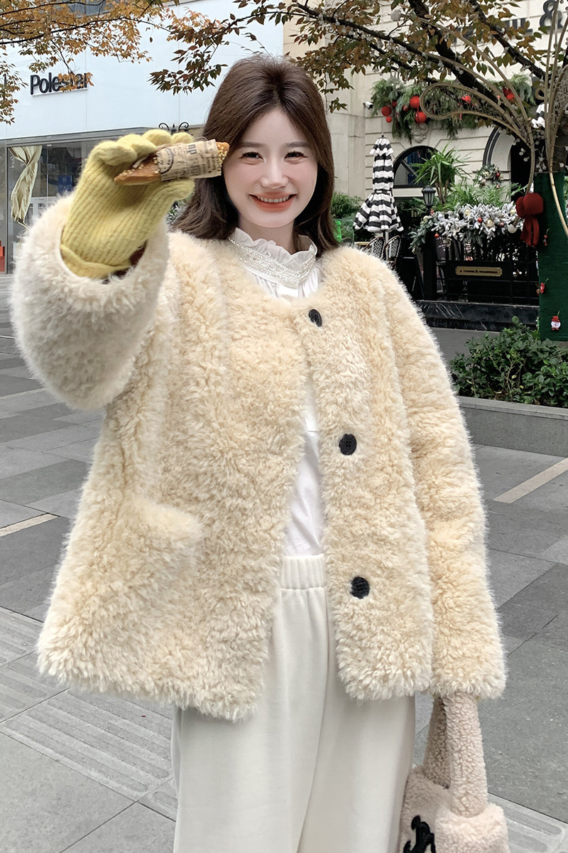 现货浅黄色皮毛一体加厚外套5830-P205-K308,女装皮草,2C159