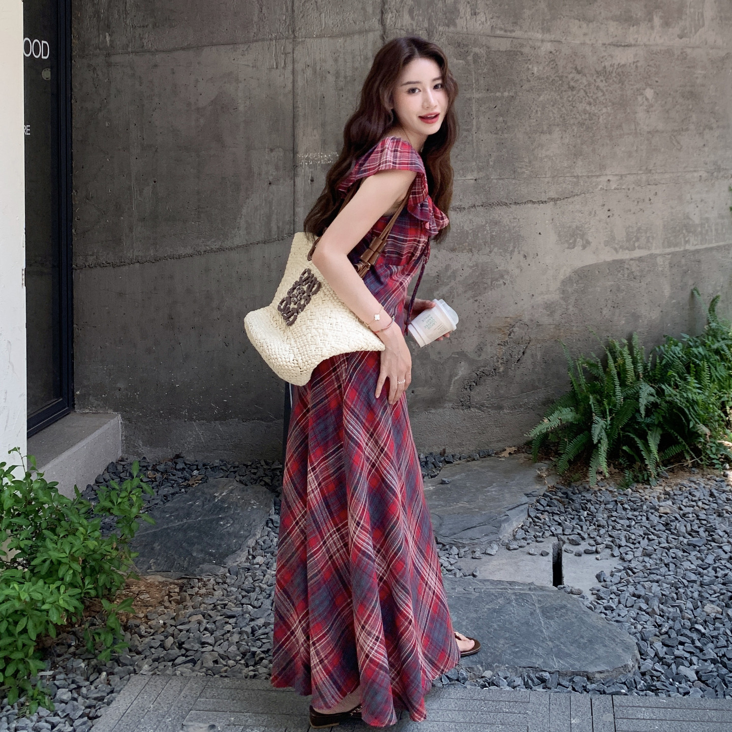 荷叶边V领撞色格子短袖连衣裙女2025年夏季新款收腰显瘦减龄长裙图片