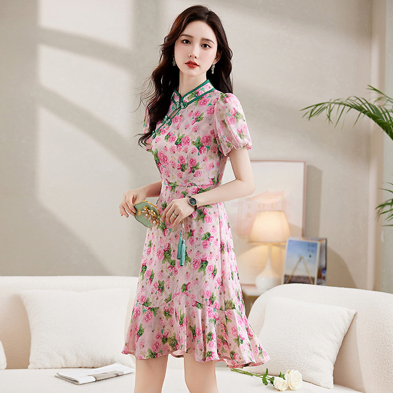 旗袍新款2025夏季复古中式盘扣改良粉色碎花显瘦小个子连衣裙，女装连衣裙，自然秀,女装连衣裙,自然秀