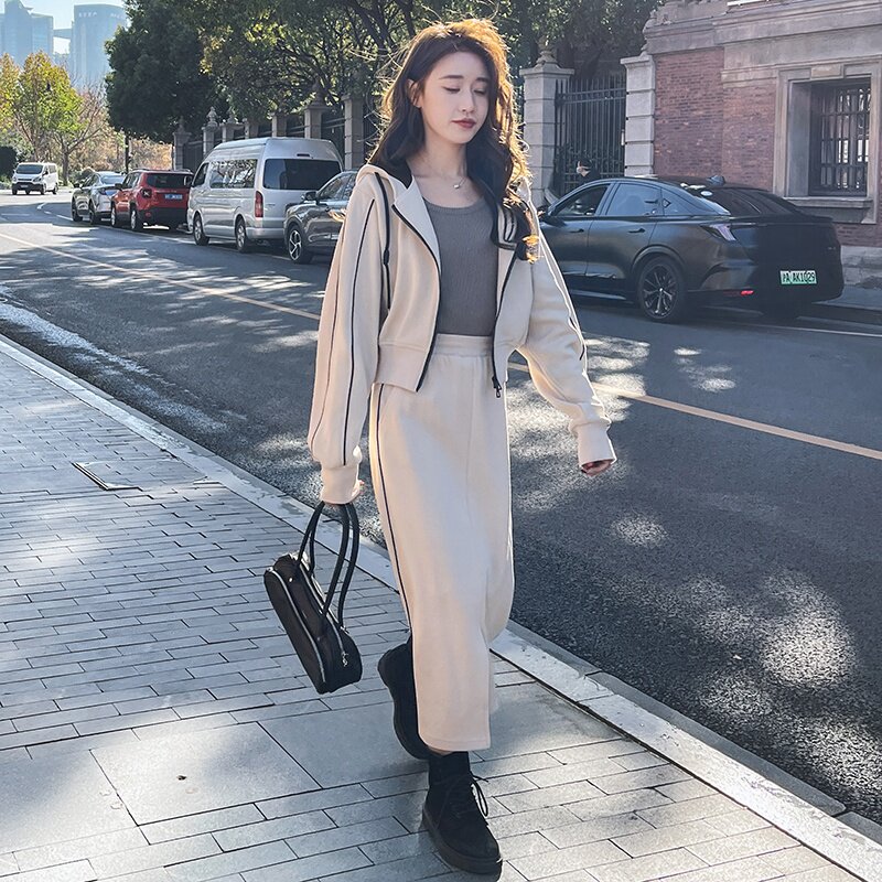 米杏色连帽运动卫衣套装女2023秋季新款今年流行休闲半身裙两件套,女装套装/套裙,2C037