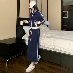 女春订珠拼接色拉链开衫卫衣半身裙两件套图片