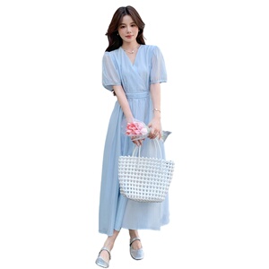 蓝色泡泡袖温柔风绝美气质长裙女夏季2025新款法式天丝仙女连衣裙图片