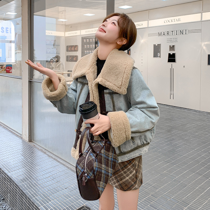 韩系设计感羊羔毛大翻领牛仔外套女2024冬季新款加绒加厚休闲上衣,女装羽绒服,2C057