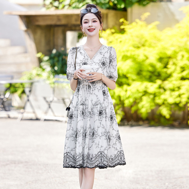 2025年夏季V领优雅绣花女装女士精品串珠装饰连衣裙,女装连衣裙,丽莎妳雅