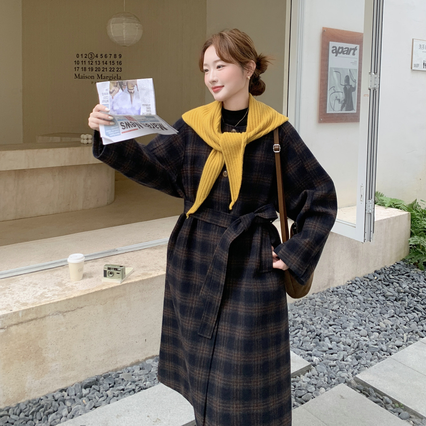 韩系针织披肩格子夹棉大衣女秋冬2025新款收腰修身学院风复古外套,女装毛呢外套,2C159