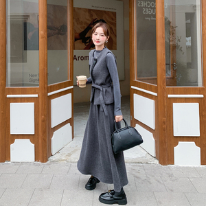 灰色呢料马甲针织衫半身裙套装女2025秋冬新款收腰显瘦休闲三件套图片