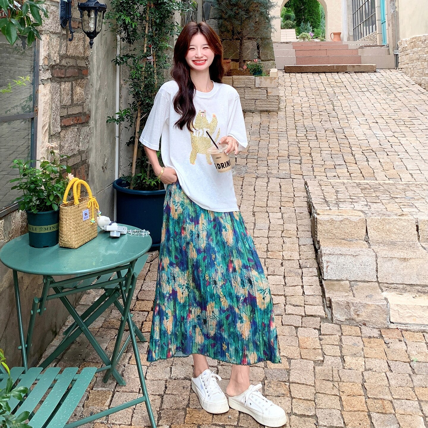 油画白色T恤碎花百褶裙套装女夏2025新款学院风两件套小个子爆款,女装连衣裙,2D008