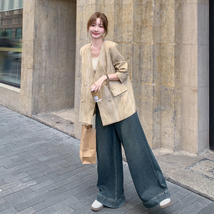 通勤卡其色短款西服上衣女春秋2025超火好看高级小众职业西装外套图片