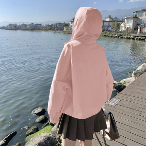 今年流行浅黄色工装短外套女春秋2025新款韩系chic小个子短款风衣图片