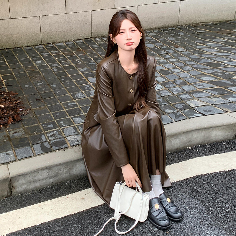 2025年秋季美拉德PU女装女士精品皮百折裙,女装皮衣,2C291