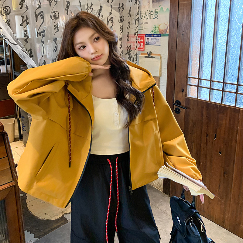设计感炸街黄色工装冲锋衣女2025春秋季新款韩版流行短款夹克外套,女装短外套,2C332