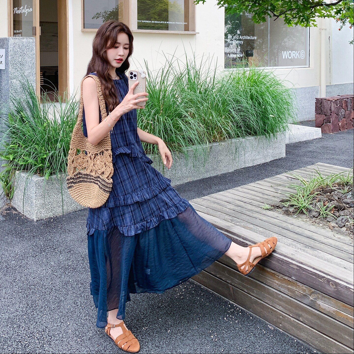 藏青色格纹拼接连衣裙女2025年夏季新款时尚独特绝美减龄背心长裙图片
