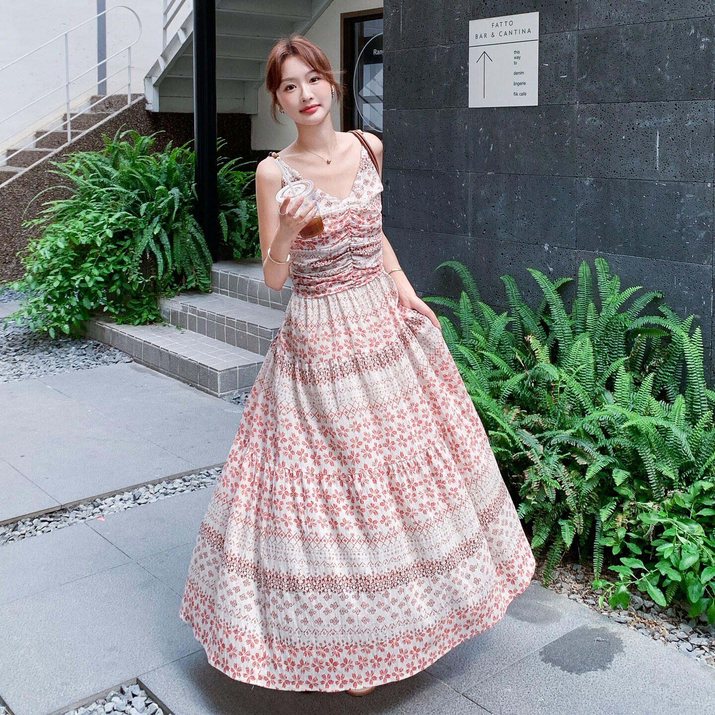 法式波西米亚休闲显瘦连衣裙女2025年夏季新款度假气质吊带碎花裙,女装连衣裙,2C212