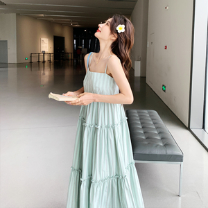 条纹吊带连衣裙女2025夏季新款法式气质温柔风高腰显瘦海边度假裙图片